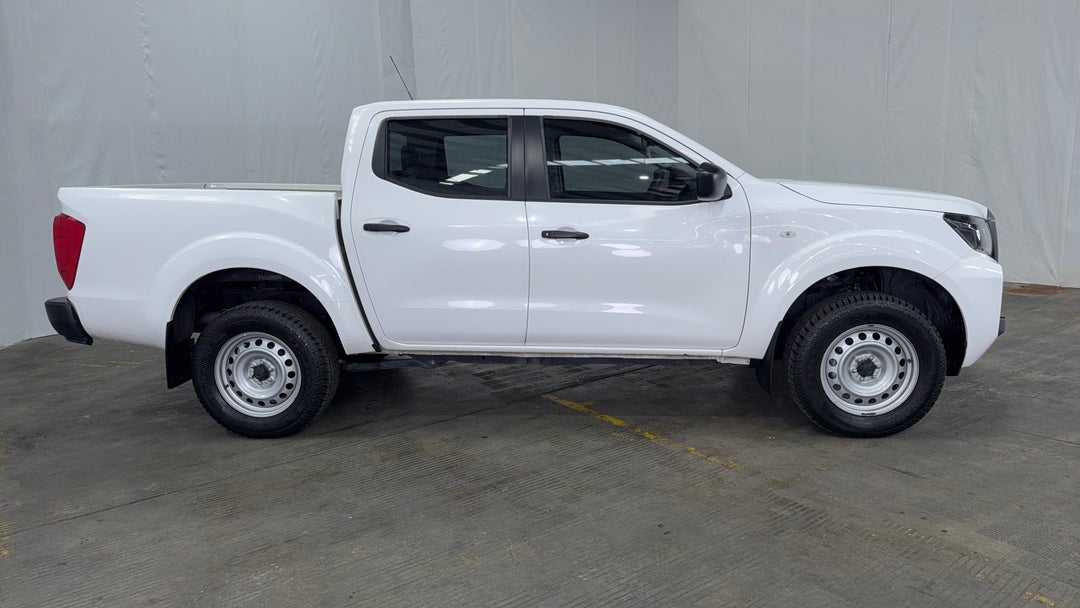 2021 Nissan Navara Sl (4x4), Automatic, 47278 km, Right Side View