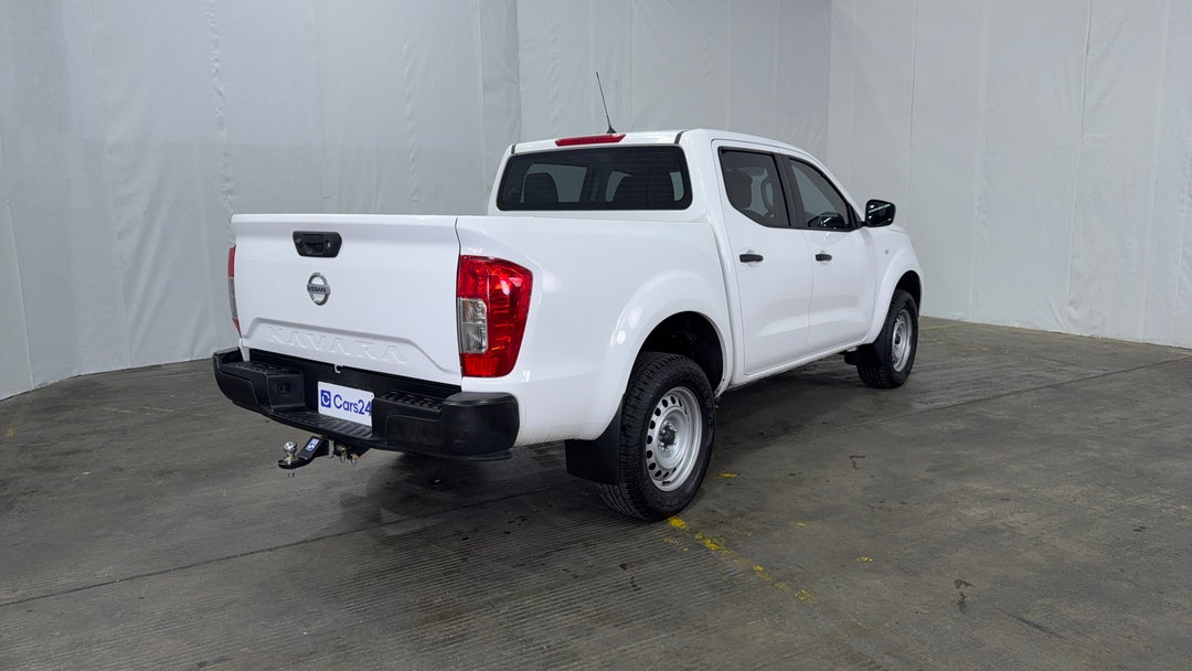 2021 Nissan Navara Sl (4x4), Automatic, 47278 km, Right Back Diagonal (45- Degree) View