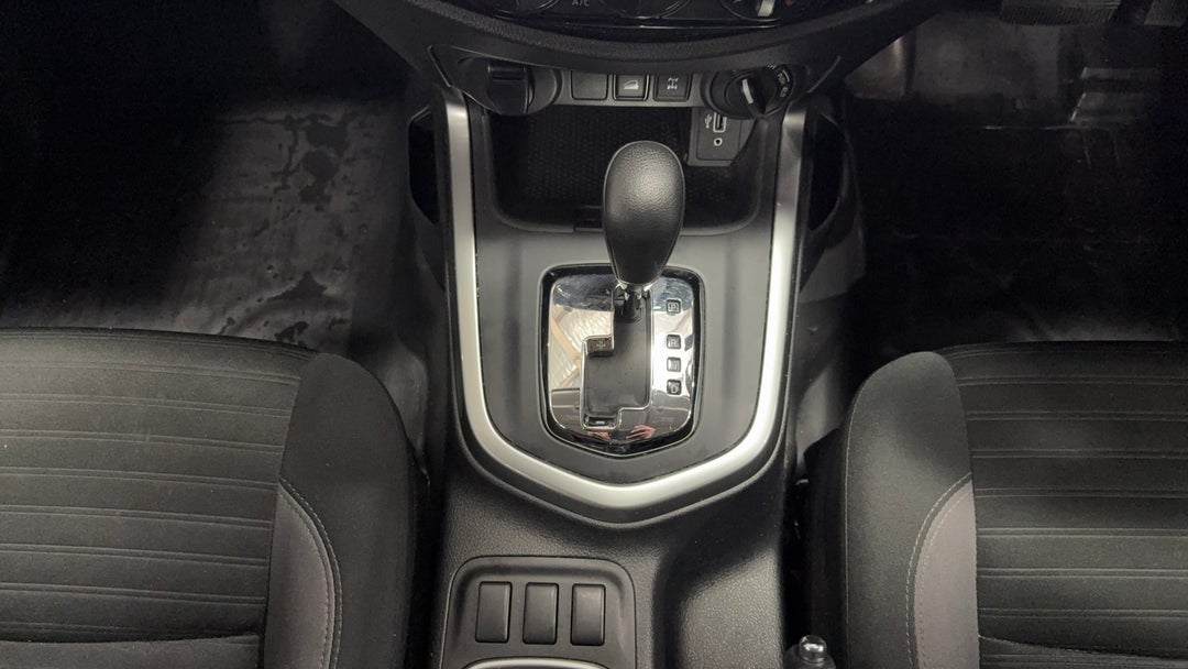 2021 Nissan Navara Sl (4x4), Automatic, 47278 km, Gear Lever 