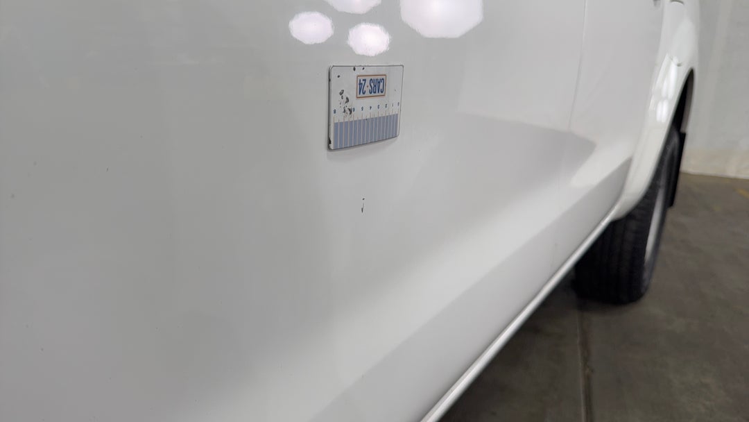 2021 Nissan Navara Sl (4x4), Automatic, 47278 km, Doors Front LHS Scratch