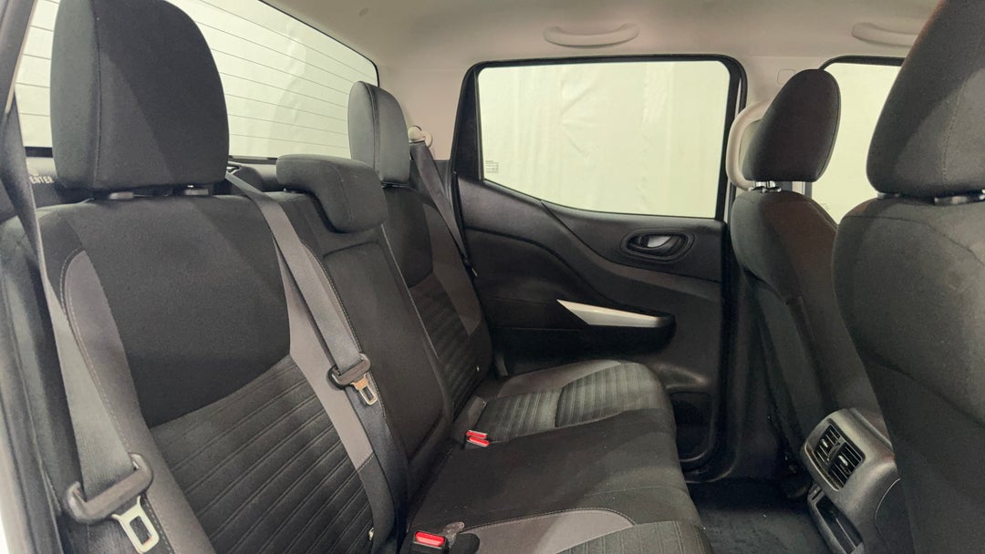 2021 Nissan Navara Sl (4x4), Automatic, 47278 km, Right Side Rear Door Cabin View