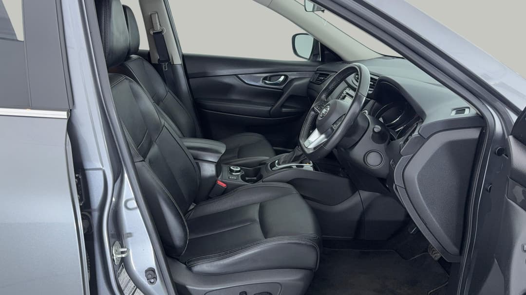2018 Nissan X-trail St-l (4WD), Automatic, 119360 km, Right Side Front Door Cabin View