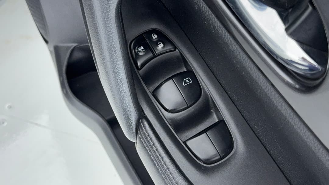 2018 Nissan X-trail St-l (4WD), Automatic, 119360 km, Drivers Side Door Panel Controls