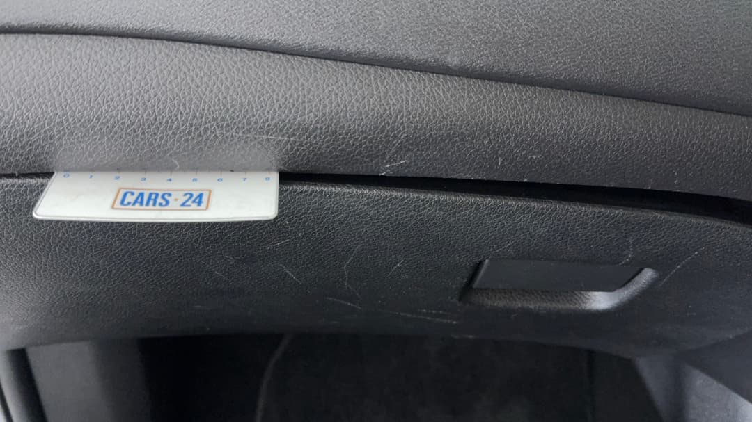 2018 Nissan X-trail St-l (4WD), Automatic, 119360 km, Glove Box Scratch