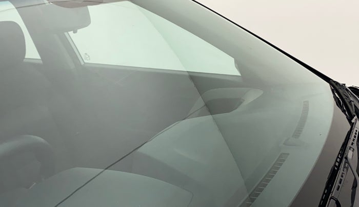 2018 Hyundai Creta E PLUS 1.6 PETROL, Petrol, Manual, 1,14,386 km, Front windshield - Minor spot on windshield