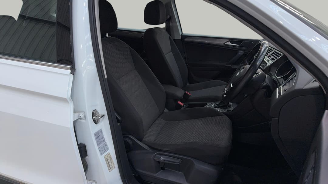 2018 Volkswagen Tiguan Allspace 110 Tdi Comfortline, Automatic, 108807 km, Right Side Front Door Cabin View