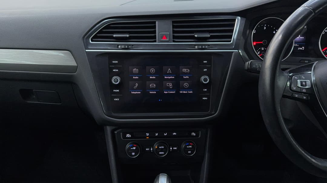 2018 Volkswagen Tiguan Allspace 110 Tdi Comfortline, Automatic, 108807 km, Center Console