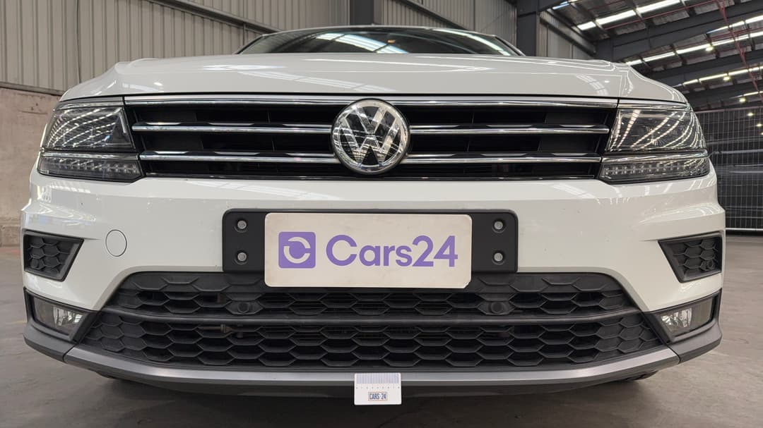 2018 Volkswagen Tiguan Allspace 110 Tdi Comfortline, Automatic, 108807 km, Bumper Front Chip