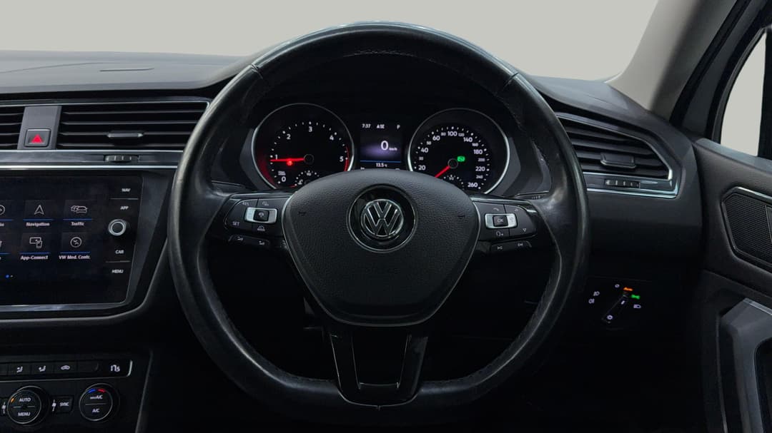 2018 Volkswagen Tiguan Allspace 110 Tdi Comfortline, Automatic, 108807 km, Steering Wheel Close-up