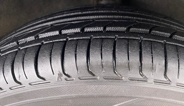 2012 Hyundai Santro Xing GL PLUS, Petrol, Manual, 22,055 km, Right Front Tyre Tread