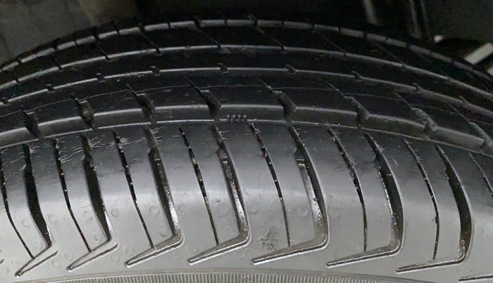 2018 Datsun Redi Go A, Petrol, Manual, 24,492 km, Right Front Tyre Tread