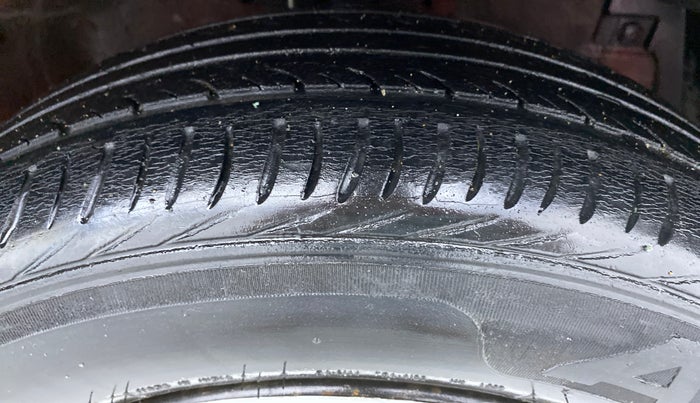 2015 Maruti Swift Dzire VXI 1.2 BS IV, Petrol, Manual, 48,858 km, Right Front Tyre Tread