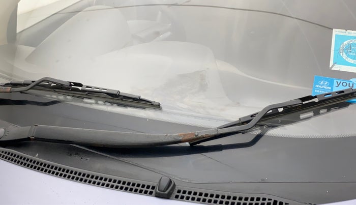 2011 Hyundai Eon D-LITE, Petrol, Manual, 10,800 km, Front windshield - Wiper Blade Broken/Rusted