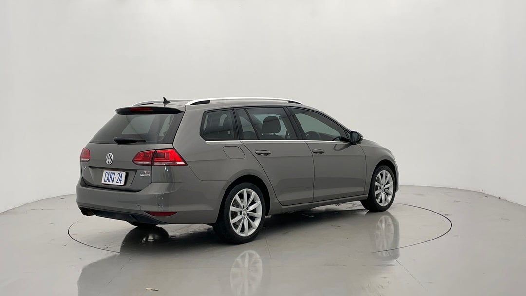 Right Back Diagonal (45- Degree) View