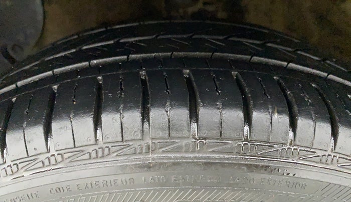2019 Hyundai Grand i10 MAGNA CNG, CNG, Manual, 29,505 km, Left Front Tyre Tread