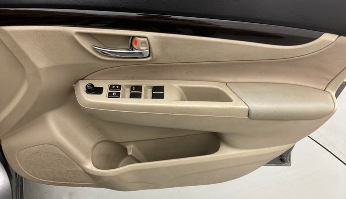 2018 Maruti Ciaz DELTA DIESEL 1.3, Diesel, Manual, 1,18,207 km, Driver Side Door Panels Control
