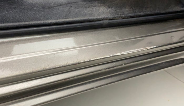 2019 Maruti Swift VXI, Petrol, Manual, 57,265 km, Right running board - Minor scratches