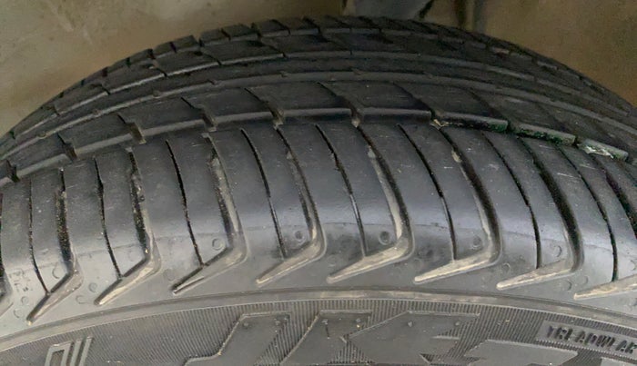 2016 Maruti Alto K10 VXI P, Petrol, Manual, 62,570 km, Left Front Tyre Tread