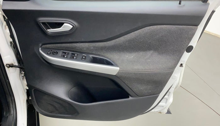 2022 Nissan MAGNITE XV PREMIUM TURBO CVT, Petrol, Automatic, 39,698 km, Driver Side Door Panels Control