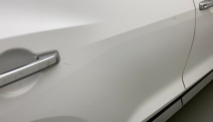 2022 Nissan MAGNITE XV PREMIUM TURBO CVT, Petrol, Automatic, 39,698 km, Right rear door - Minor scratches