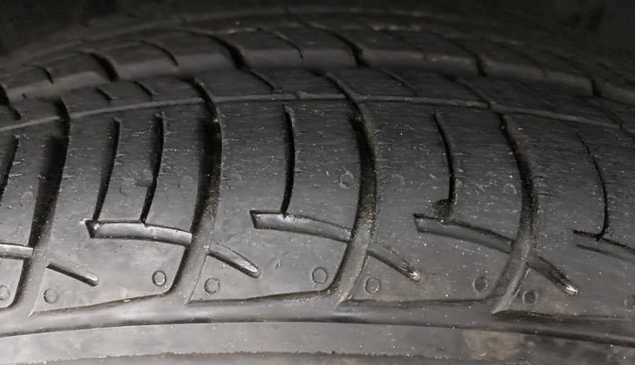 2017 Toyota Etios CROSS 1.2 G, Petrol, Manual, 3,431 km, Right Front Tyre Tread