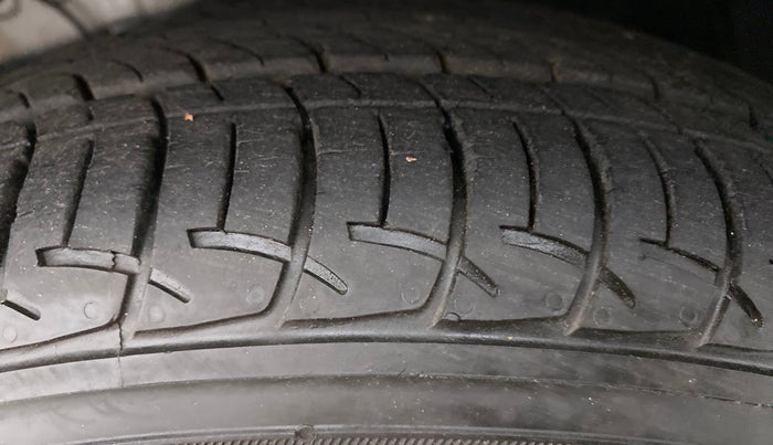 2017 Toyota Etios CROSS 1.2 G, Petrol, Manual, 3,431 km, Left Front Tyre Tread
