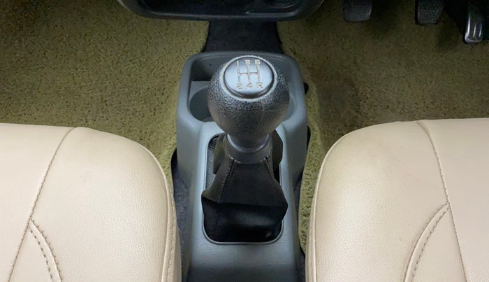 2014 Maruti Alto K10 VXI, Petrol, Manual, 71,263 km, Gear lever - Knob has minor damage