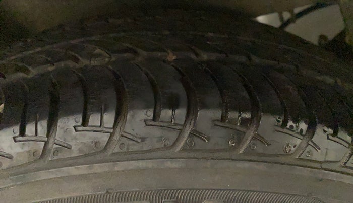 2016 Maruti Celerio ZXI, Petrol, Manual, 33,401 km, Left Front Tyre Tread
