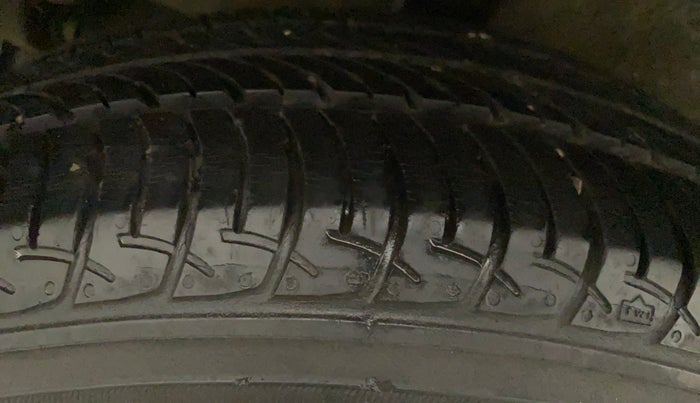2016 Maruti Celerio ZXI, Petrol, Manual, 33,401 km, Right Rear Tyre Tread