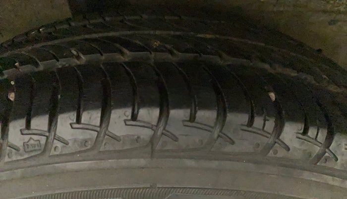 2016 Maruti Celerio ZXI, Petrol, Manual, 33,401 km, Left Rear Tyre Tread