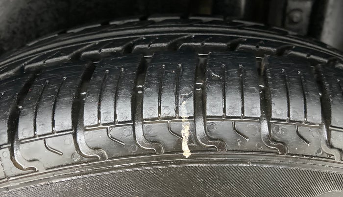 2014 Maruti Swift VDI, Diesel, Manual, 68,589 km, Left Rear Tyre Tread