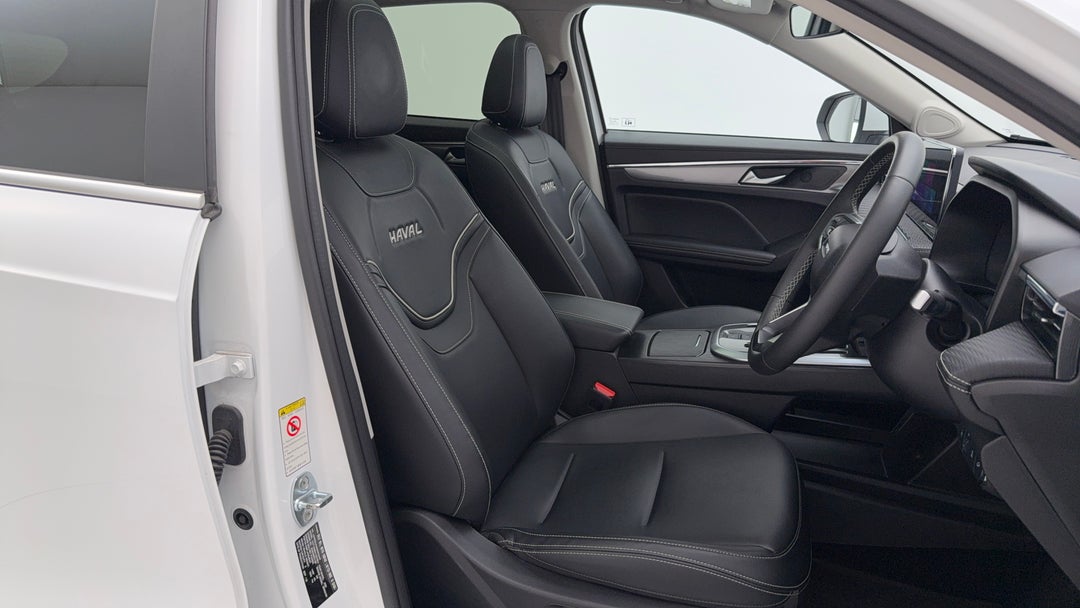 2022 GWM Haval Jolion Ultra Hybrid, Automatic, 27157 km, Right Side Front Door Cabin View