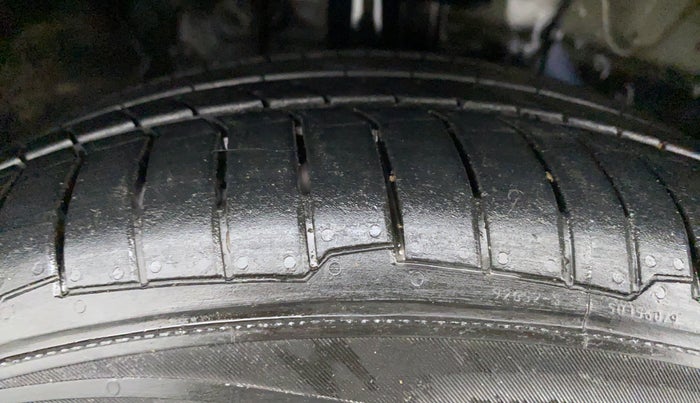 2014 Toyota Etios CROSS VD, Diesel, Manual, 83,974 km, Right Front Tyre Tread