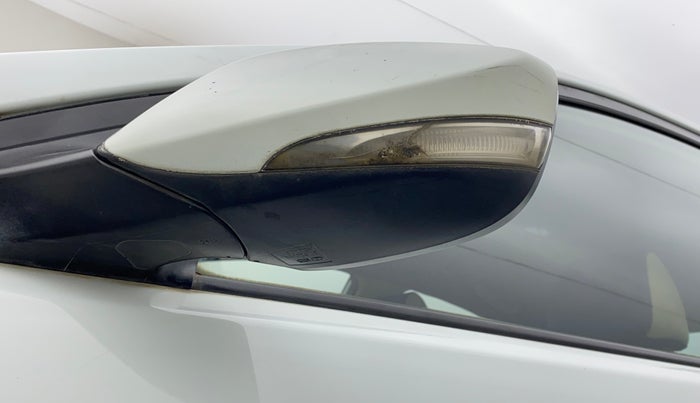 2013 Hyundai Verna FLUIDIC 1.6 CRDI SX, Diesel, Manual, 1,28,368 km, Left rear-view mirror - Indicator light has minor damage
