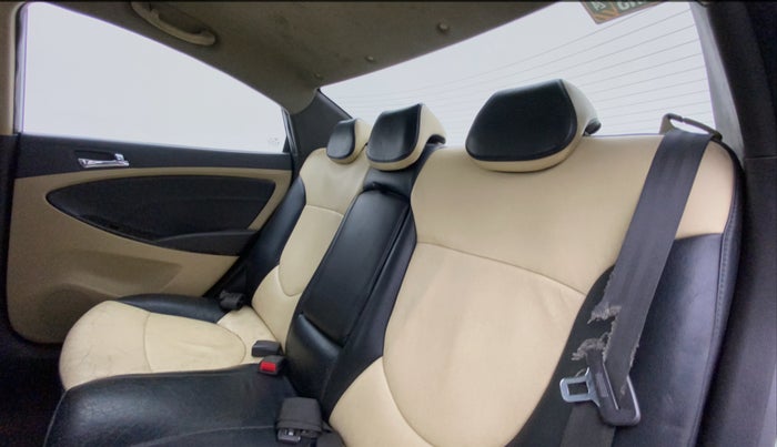 2013 Hyundai Verna FLUIDIC 1.6 CRDI SX, Diesel, Manual, 1,28,368 km, Right Side Rear Door Cabin
