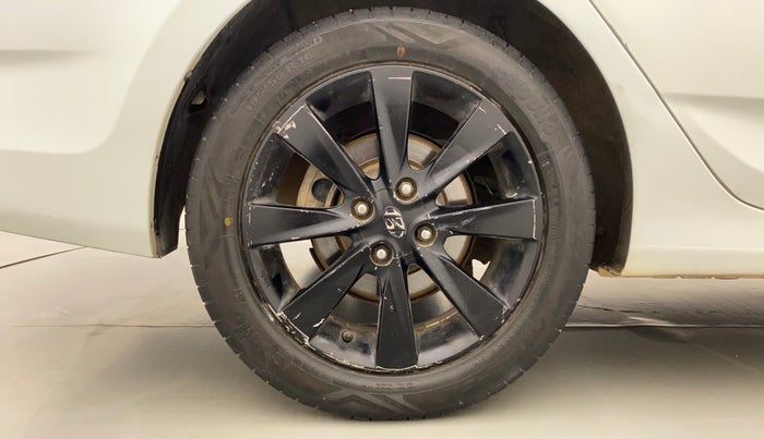 2013 Hyundai Verna FLUIDIC 1.6 CRDI SX, Diesel, Manual, 1,28,368 km, Right Rear Wheel