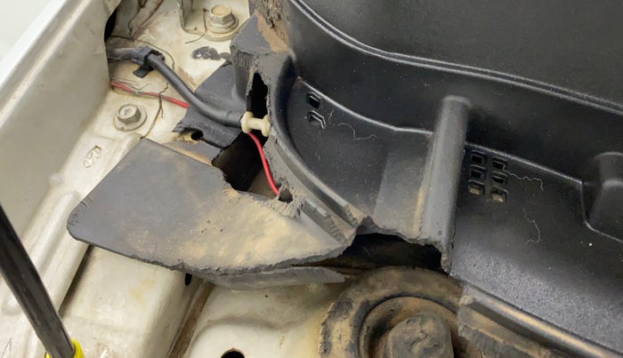 2013 Hyundai Verna FLUIDIC 1.6 CRDI SX, Diesel, Manual, 1,28,368 km, Bonnet (hood) - Cowl vent panel has minor damage