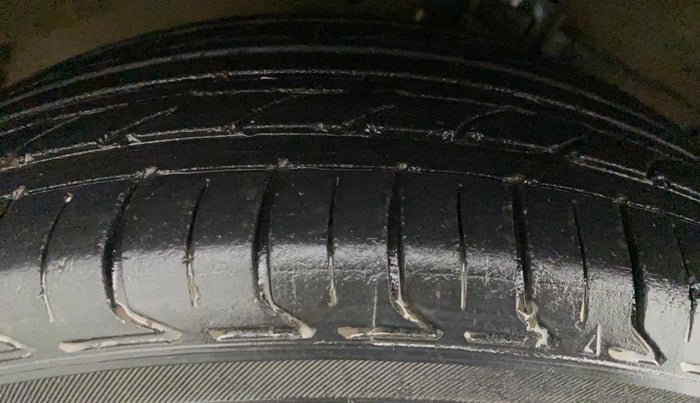 2013 Maruti Ertiga VXI CNG, CNG, Manual, 1,06,752 km, Right Rear Tyre Tread
