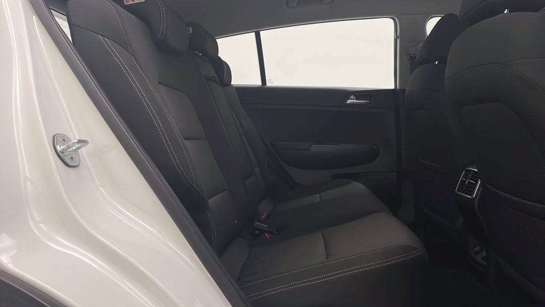 2018 Kia Sportage Si (fwd), Automatic, 119173 km, Right Side Rear Door Cabin View