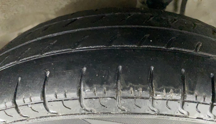 2017 Maruti Alto 800 LXI, Petrol, Manual, 37,481 km, Left Front Tyre Tread