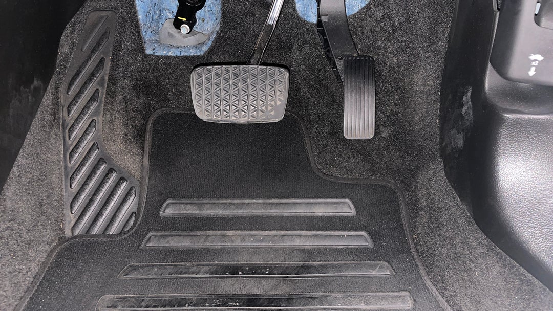 2017 Holden Astra Lt, Automatic, 118504 km, Pedals and Footmat