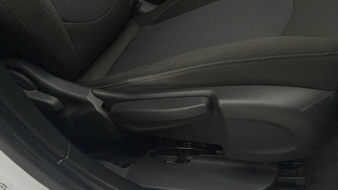 2017 Holden Astra Lt, Automatic, 118504 km, Drivers Side Adjustment Panel
