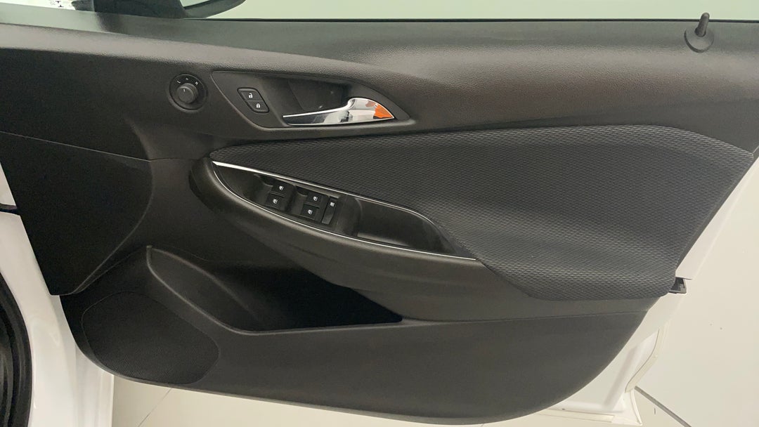 2017 Holden Astra Lt, Automatic, 118504 km, Speaker View