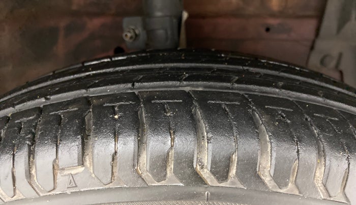 2015 Maruti Swift Dzire VXI, Petrol, Manual, 74,217 km, Right Front Tyre Tread