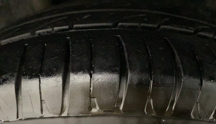 2015 Honda Brio S MT, Petrol, Manual, 66,653 km, Right Rear Tyre Tread