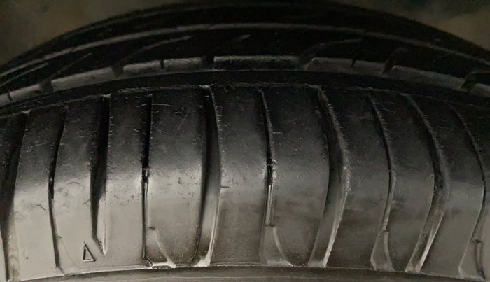 2015 Honda Brio S MT, Petrol, Manual, 66,653 km, Right Front Tyre Tread