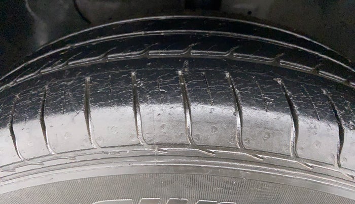 2016 Hyundai Elite i20 MAGNA 1.2, Petrol, Manual, 19,526 km, Left Front Tyre Tread