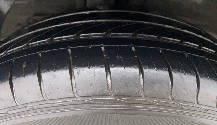 2016 Hyundai Elite i20 MAGNA 1.2, Petrol, Manual, 19,526 km, Right Rear Tyre Tread