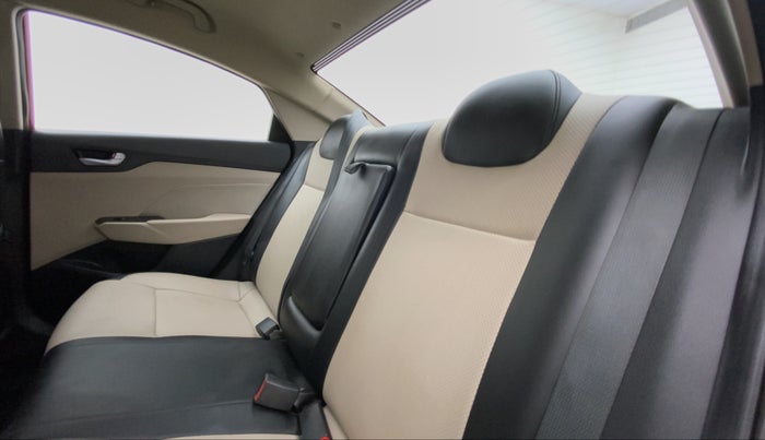 2018 Hyundai Verna 1.6 SX VTVT, Petrol, Manual, 47,175 km, Right Side Rear Door Cabin