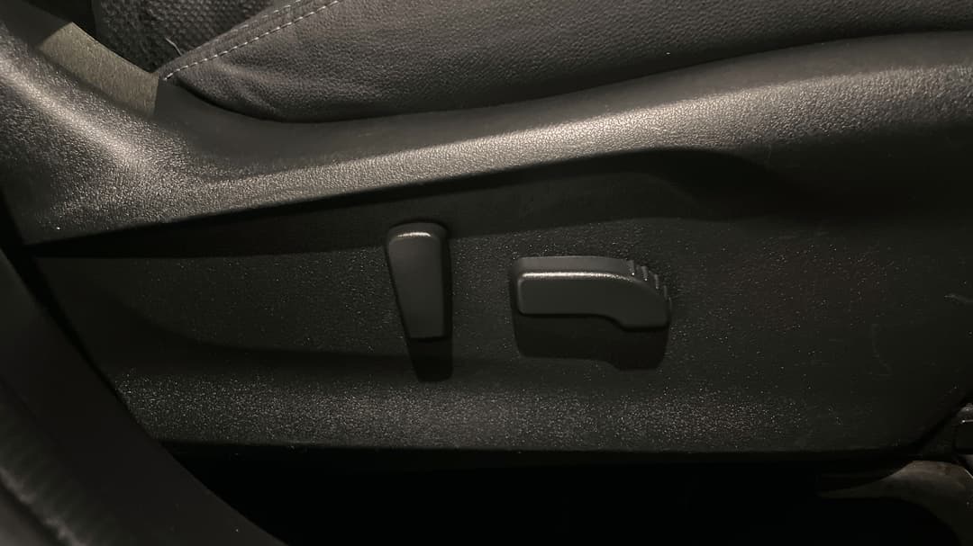 2021 Subaru Forester 2.5i Premium (AWD), Automatic, 120514 km, Drivers Side Adjustment Panel